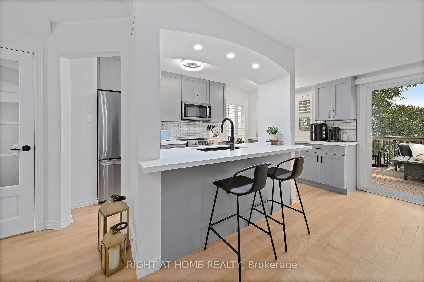 Photo 13 of 53 Corey Circle, Halton Hills, Georgetown — HOMEH