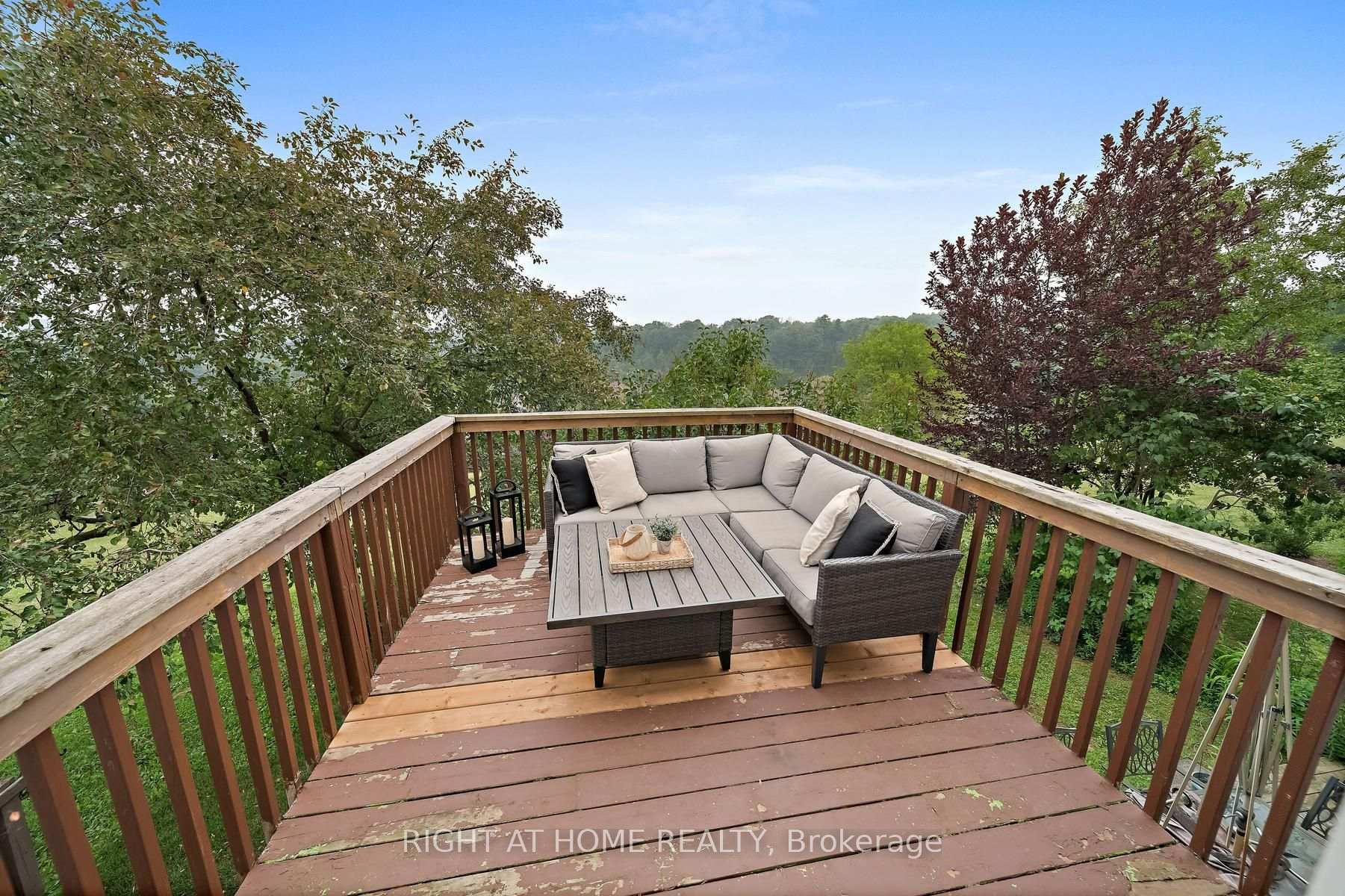 Photo 16 of 53 Corey Circle, Halton Hills, Georgetown — HOMEH