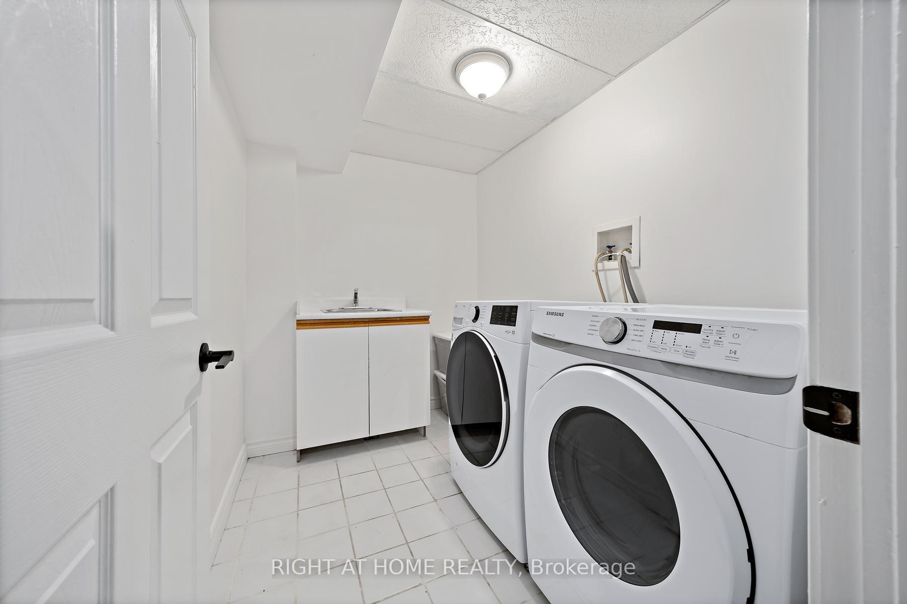 Photo 33 of 53 Corey Circle, Halton Hills, Georgetown — HOMEH