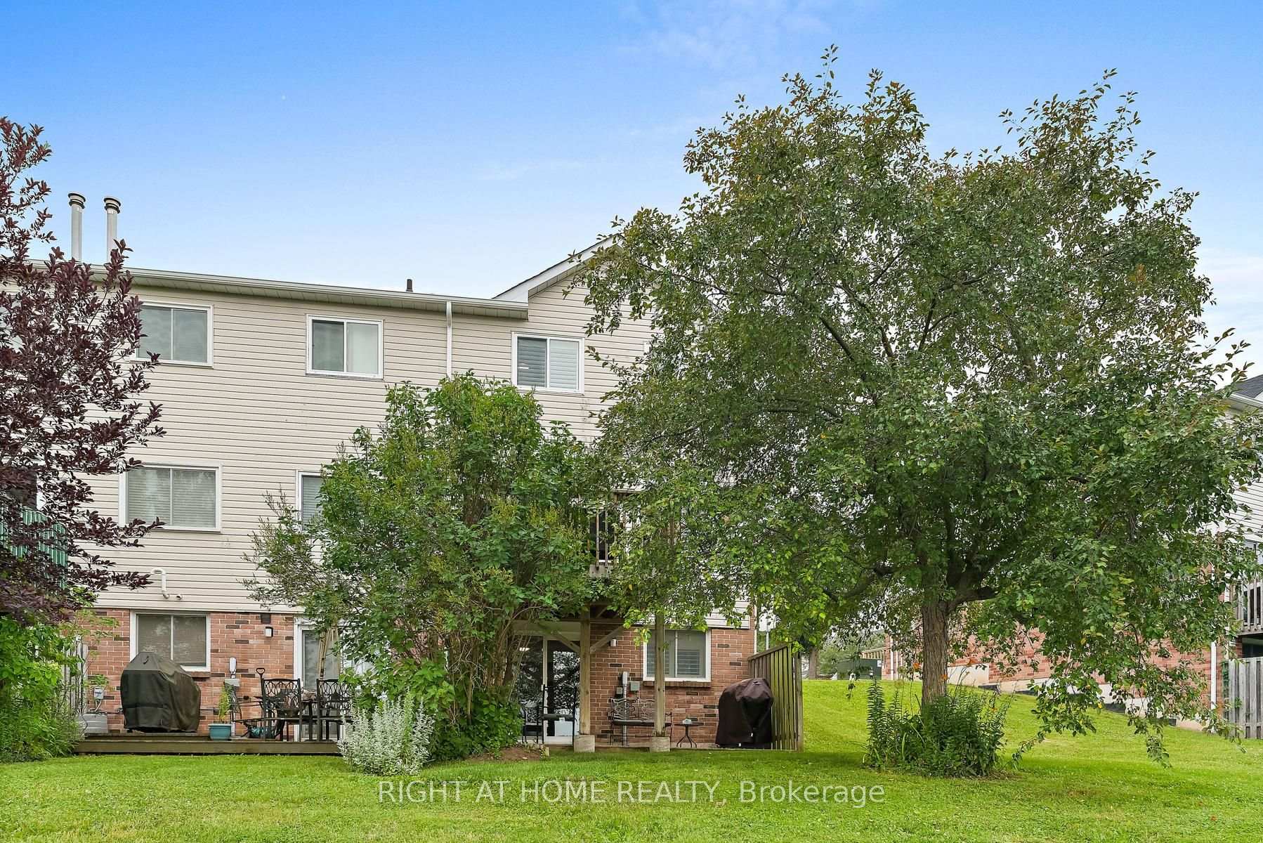 Photo 38 of 53 Corey Circle, Halton Hills, Georgetown — HOMEH