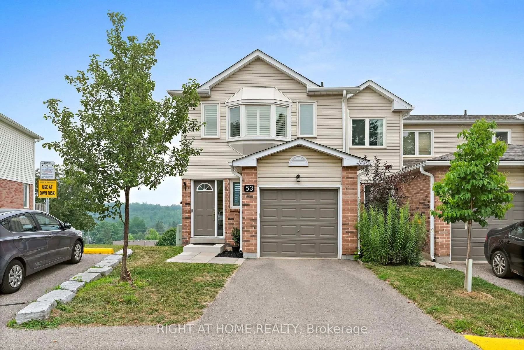 Photo 2 of 53 Corey Circle, Halton Hills, Georgetown — HOMEH