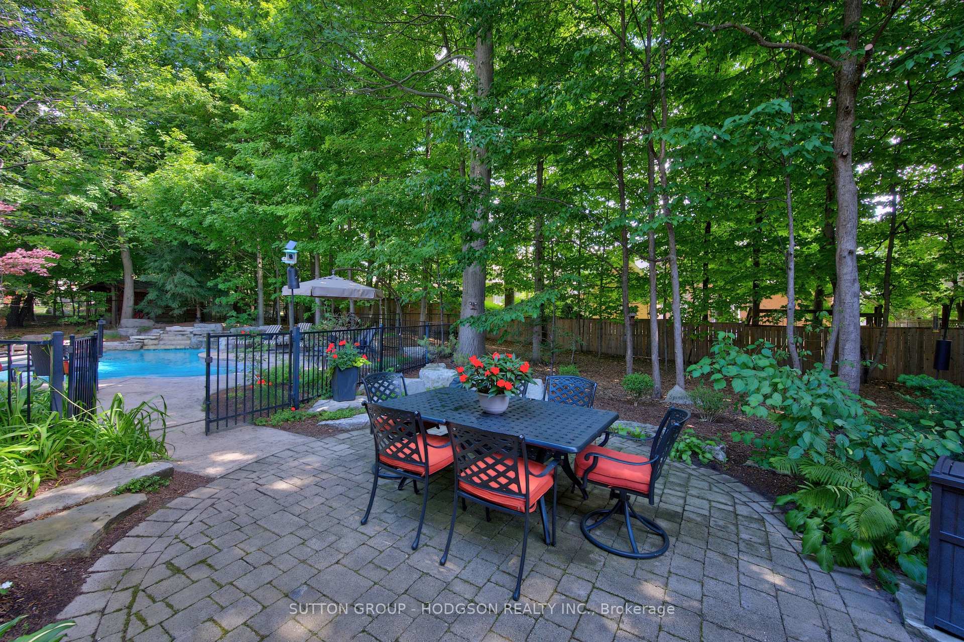 Photo 6 of 656 Robertson Place, London, South L — HOMEH