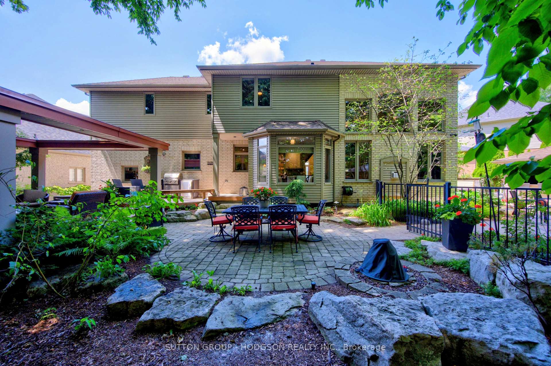 Photo 17 of 656 Robertson Place, London, South L — HOMEH