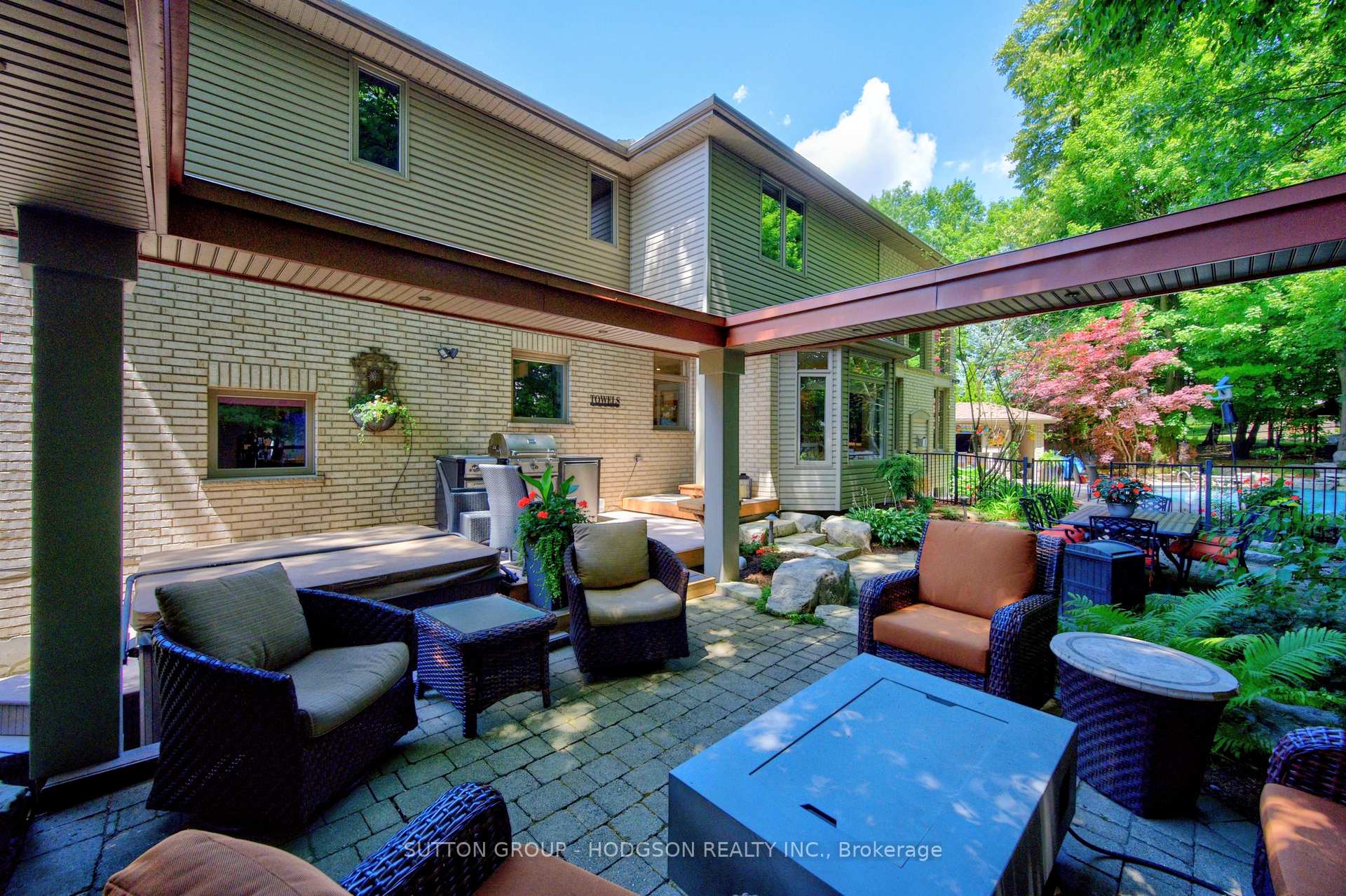 Photo 74 of 656 Robertson Place, London, South L — HOMEH