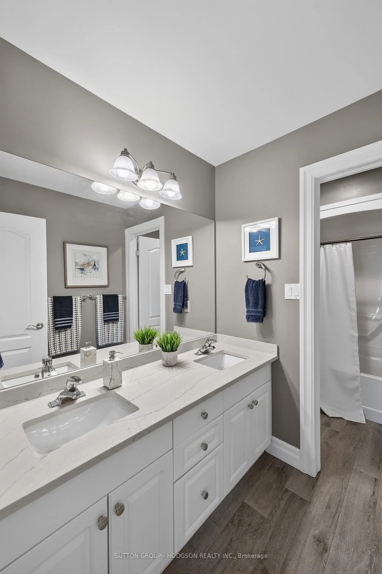 Photo 52 of 656 Robertson Place, London, South L — HOMEH