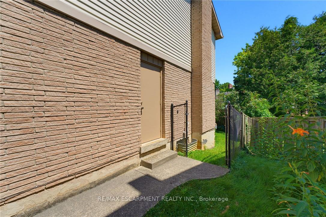 Photo 33 of 59 Forestview Drive, Hamilton, Cootes Paradise — HOMEH