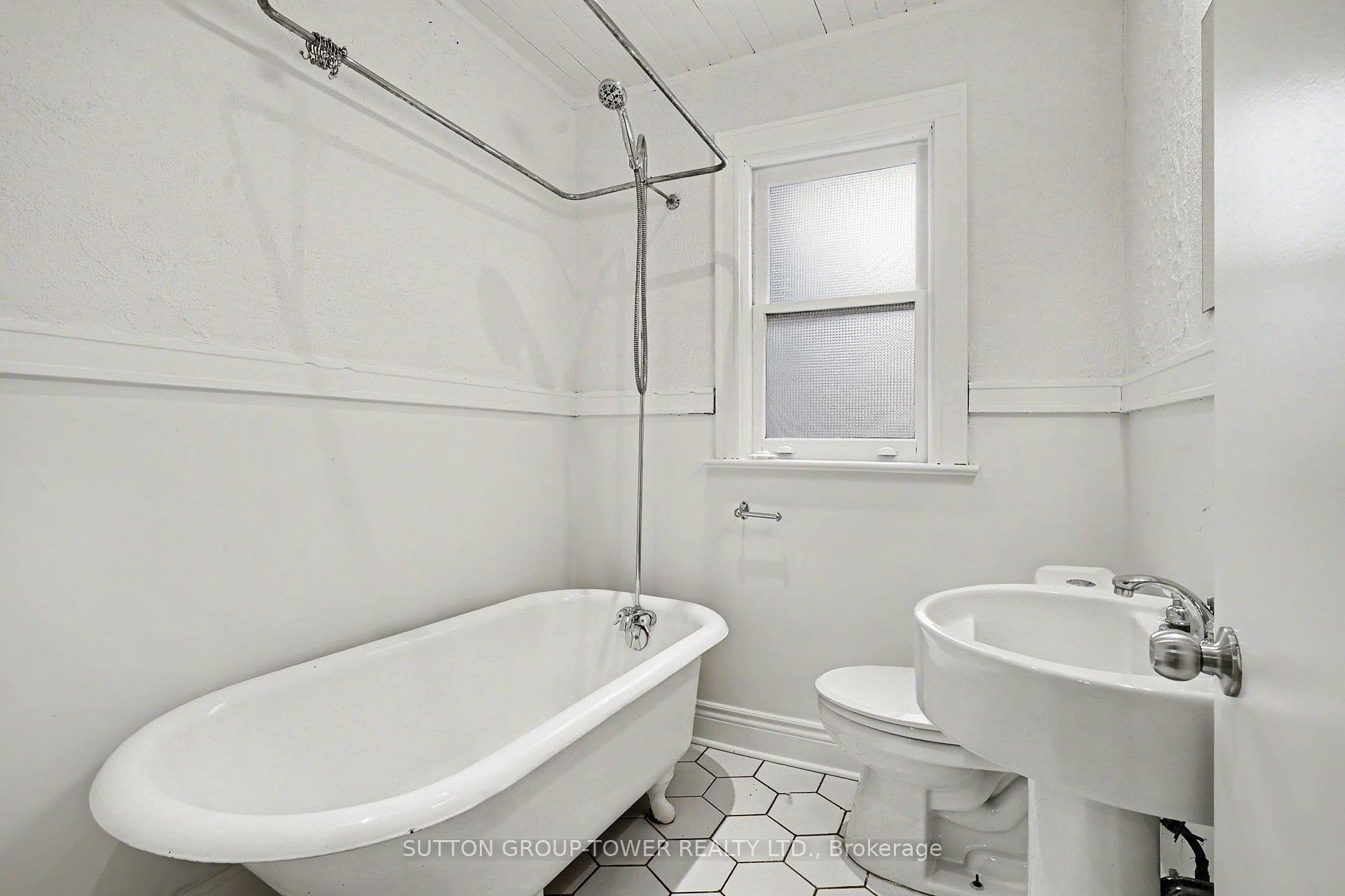 Photo 21 of 118 Castlefield Avenue, Toronto, Yonge-Eglinton — HOMEH