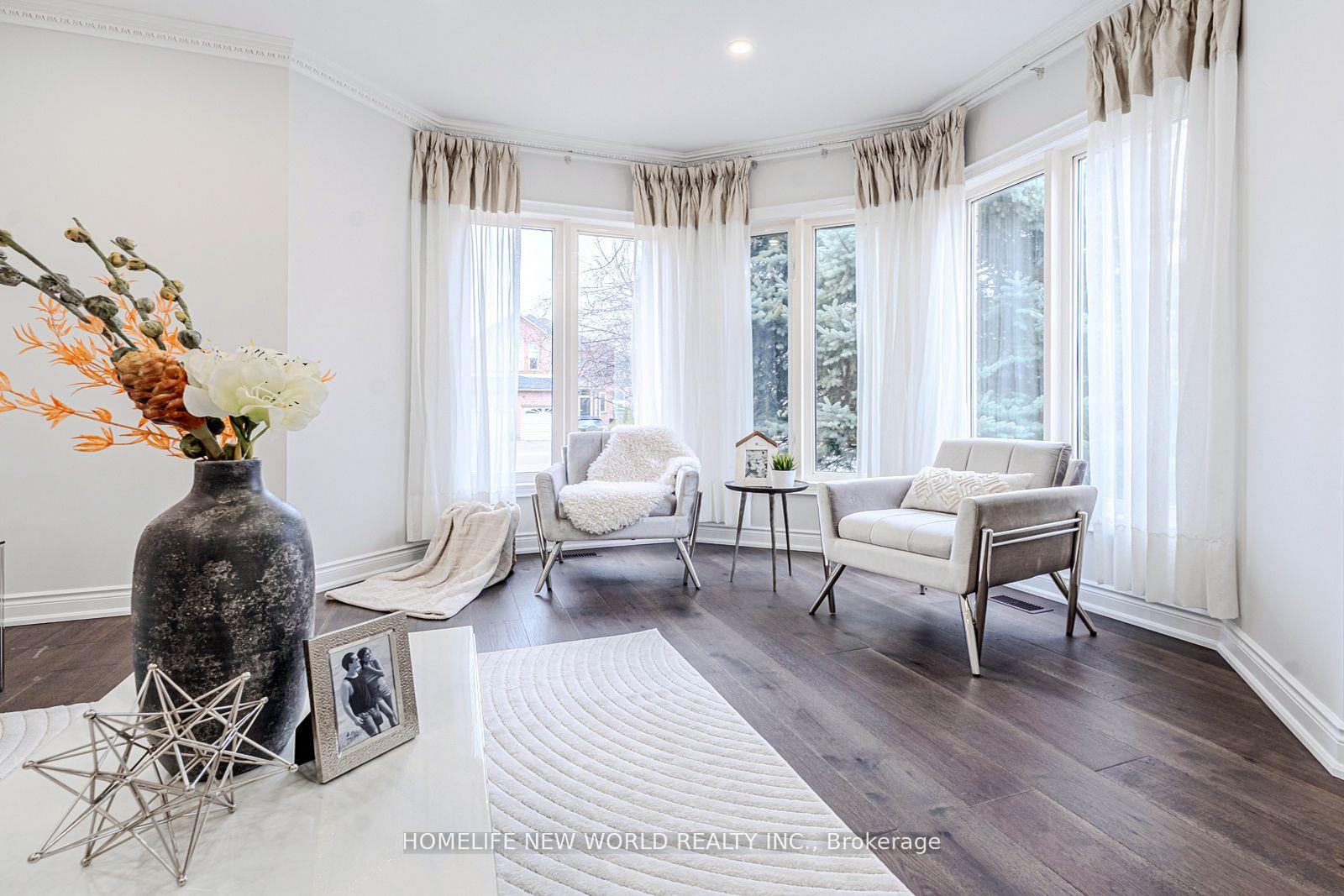 Photo 3 of 11 Fortune Crescent, Richmond Hill, Rouge Woods — HOMEH
