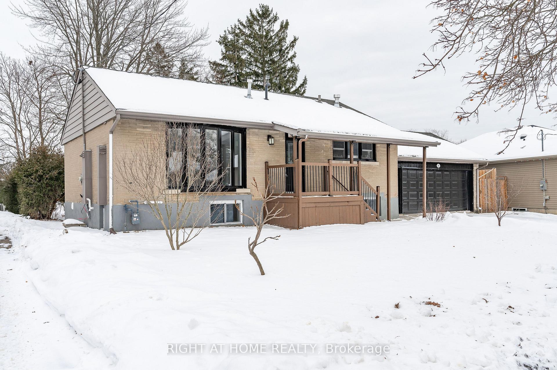 Photo 3 of 18 Ridgewood Avenue, Kitchener, Uptown Waterloo/North Ward — HOMEH