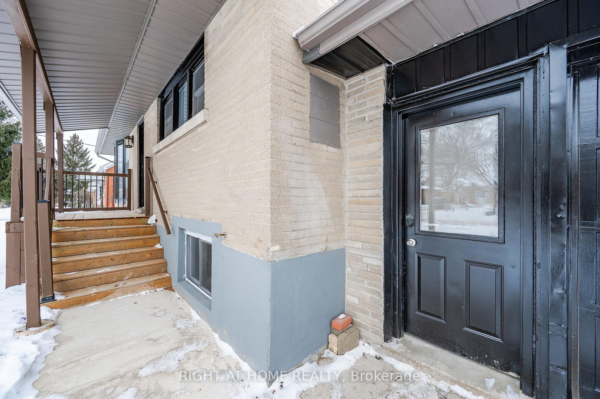Photo 4 of 18 Ridgewood Avenue, Kitchener, Uptown Waterloo/North Ward — HOMEH