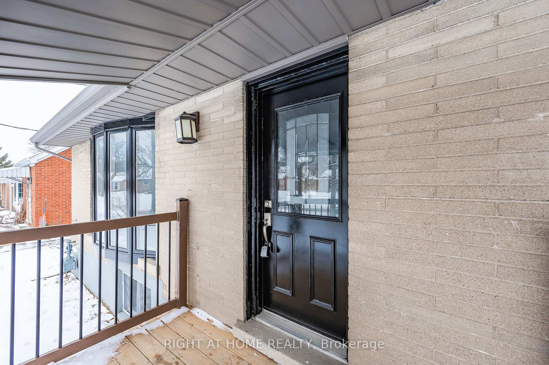 Photo 5 of 18 Ridgewood Avenue, Kitchener, Uptown Waterloo/North Ward — HOMEH
