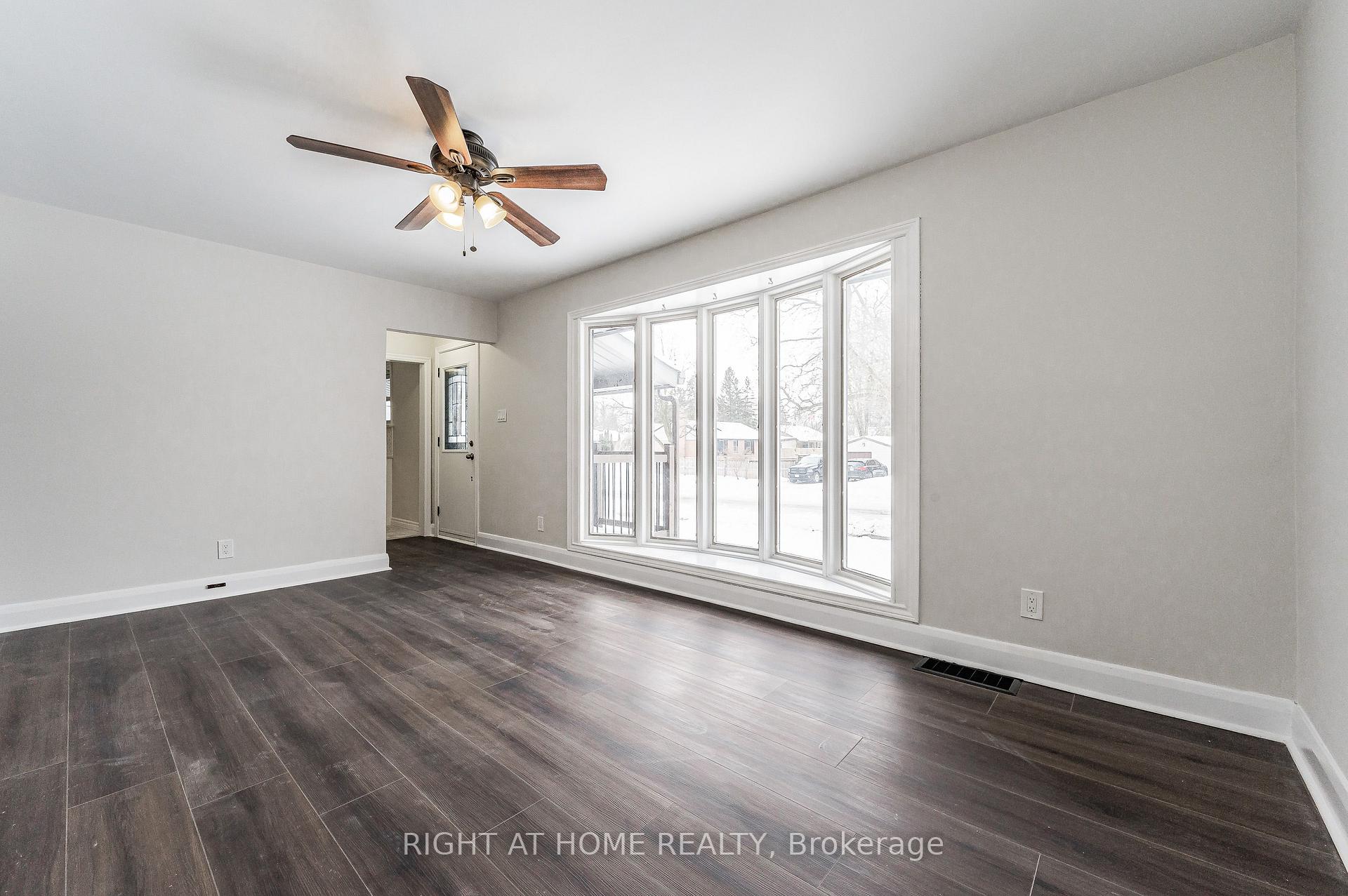 Photo 9 of 18 Ridgewood Avenue, Kitchener, Uptown Waterloo/North Ward — HOMEH