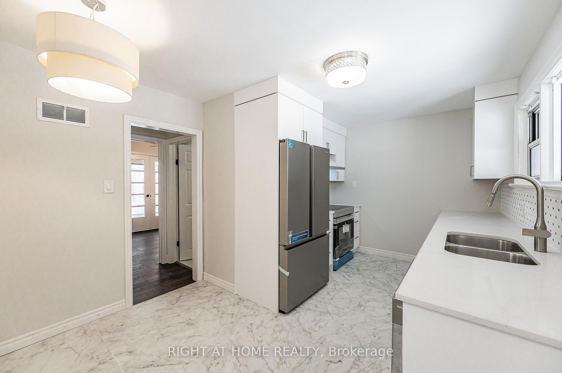 Photo 11 of 18 Ridgewood Avenue, Kitchener, Uptown Waterloo/North Ward — HOMEH