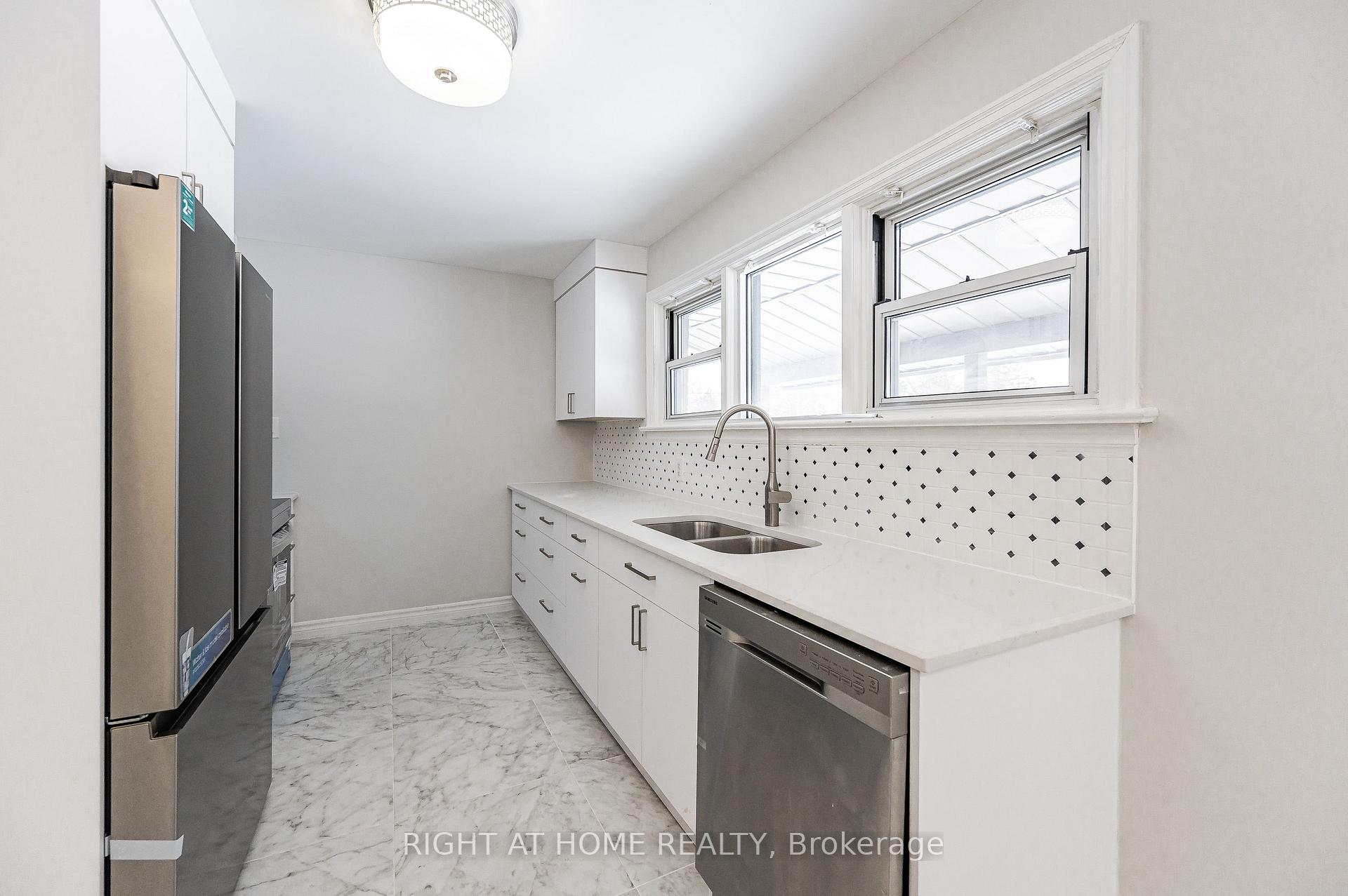 Photo 12 of 18 Ridgewood Avenue, Kitchener, Uptown Waterloo/North Ward — HOMEH