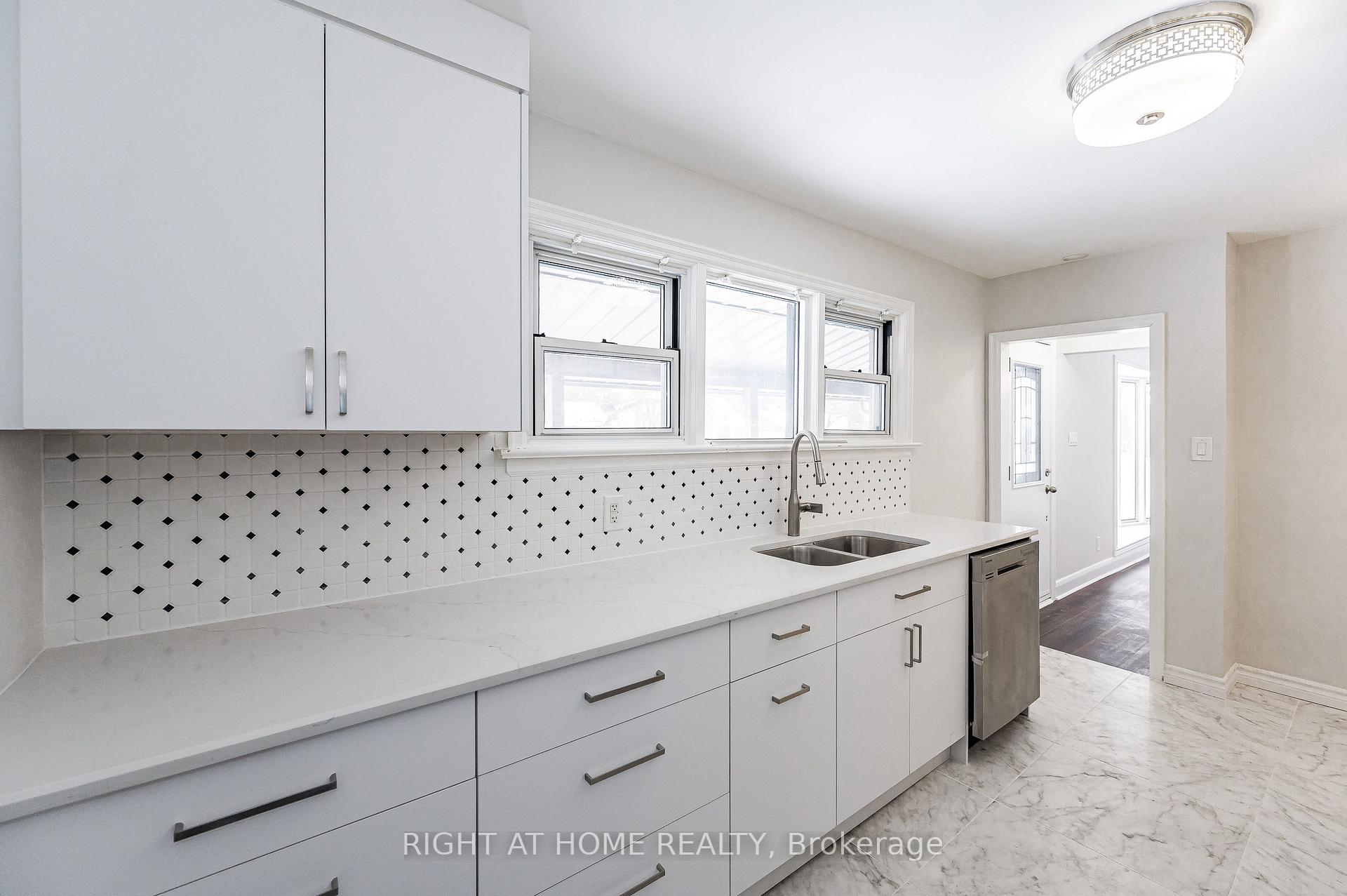 Photo 14 of 18 Ridgewood Avenue, Kitchener, Uptown Waterloo/North Ward — HOMEH