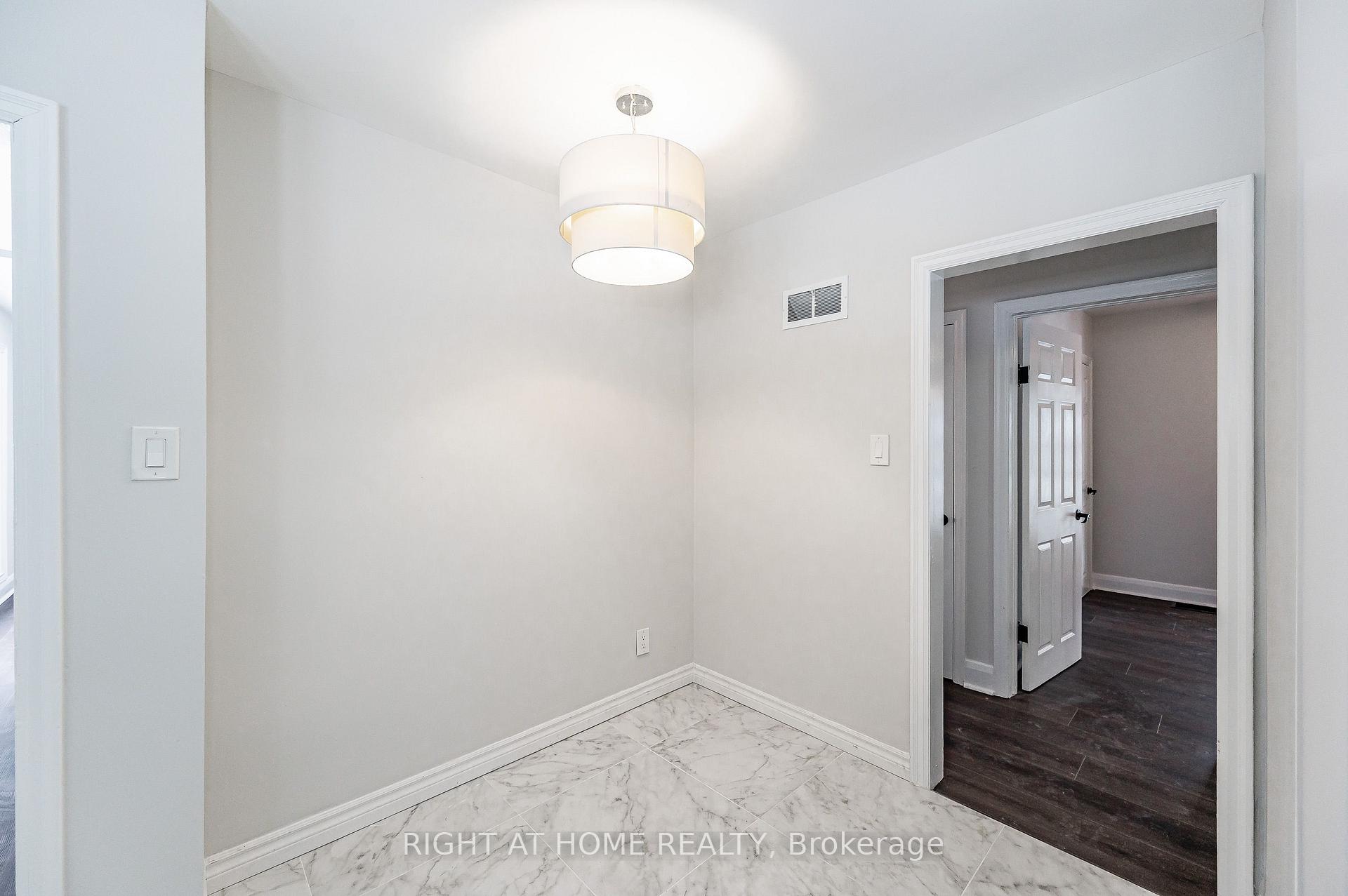 Photo 15 of 18 Ridgewood Avenue, Kitchener, Uptown Waterloo/North Ward — HOMEH
