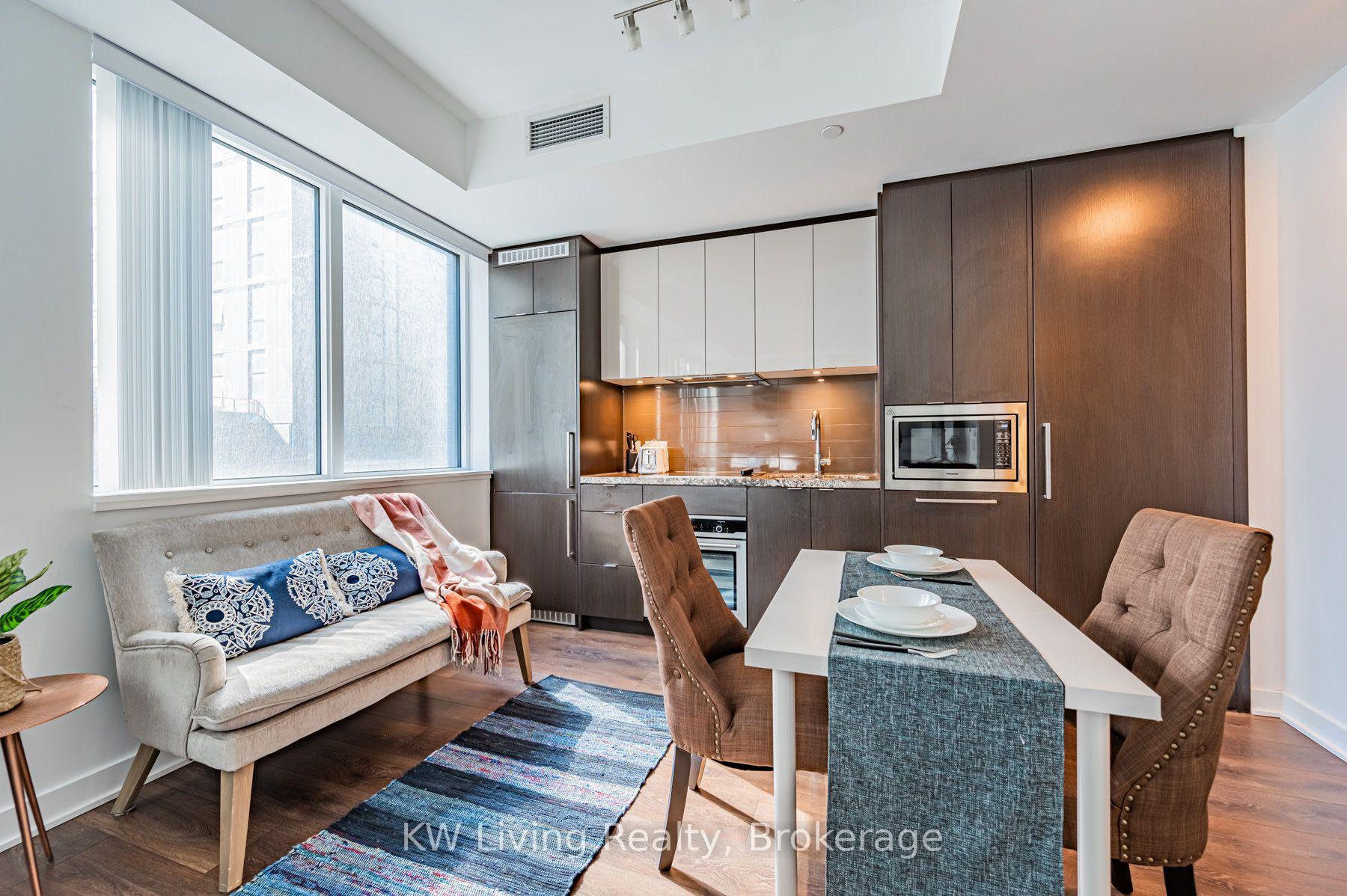 Photo 6 of Unit 819, 115 Blue Jays Way, Toronto, Waterfront Communities — HOMEH