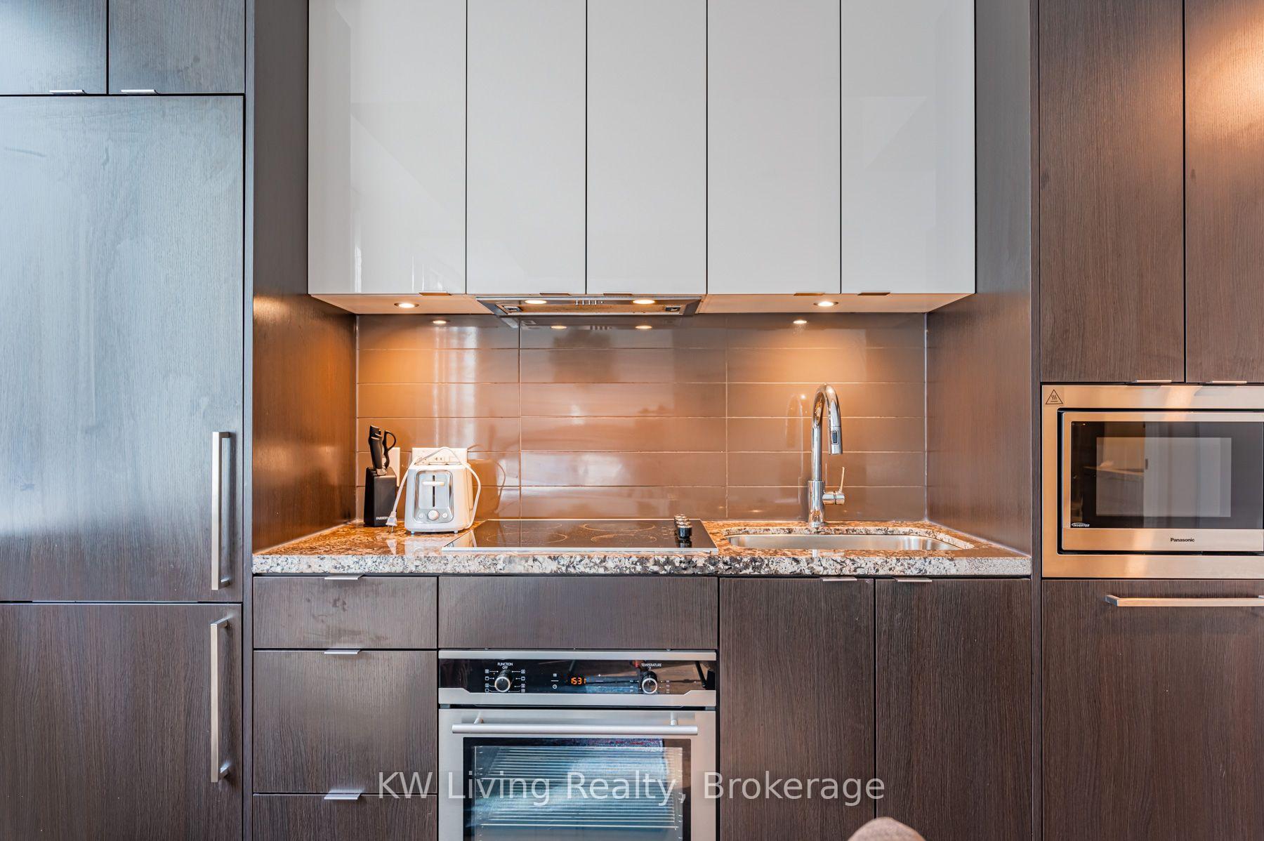 Photo 7 of Unit 819, 115 Blue Jays Way, Toronto, Waterfront Communities — HOMEH
