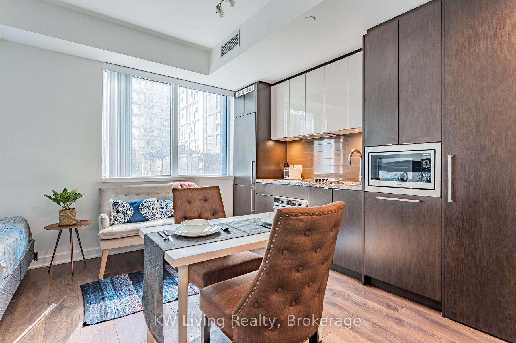 Photo 9 of Unit 819, 115 Blue Jays Way, Toronto, Waterfront Communities — HOMEH