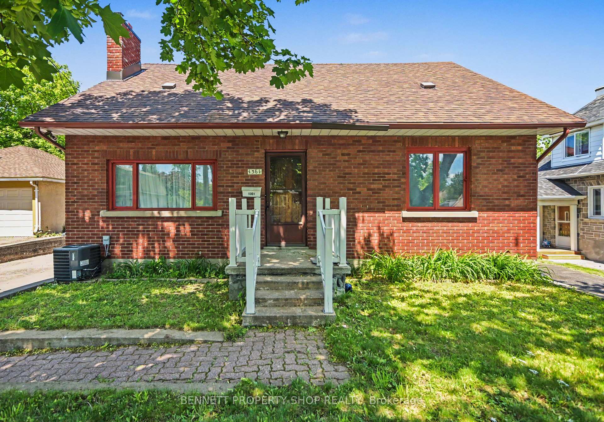 Photo of 1361 Summerville Avenue