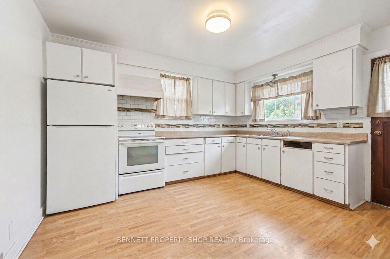 Photo 5 of 1361 Summerville Avenue, Ottawa, Carlington — HOMEH