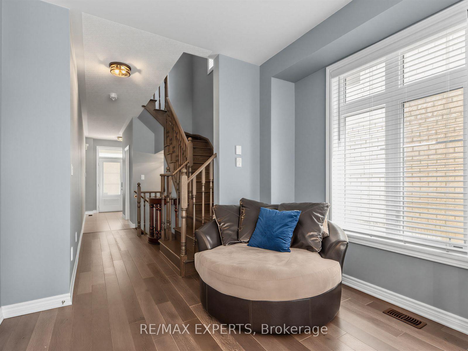 Photo 4 of 52 Vedette Way, Vaughan, Vellore Village — HOMEH