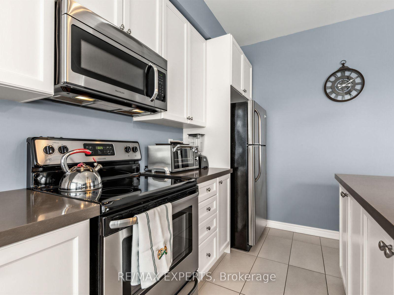 Photo 13 of 52 Vedette Way, Vaughan, Vellore Village — HOMEH