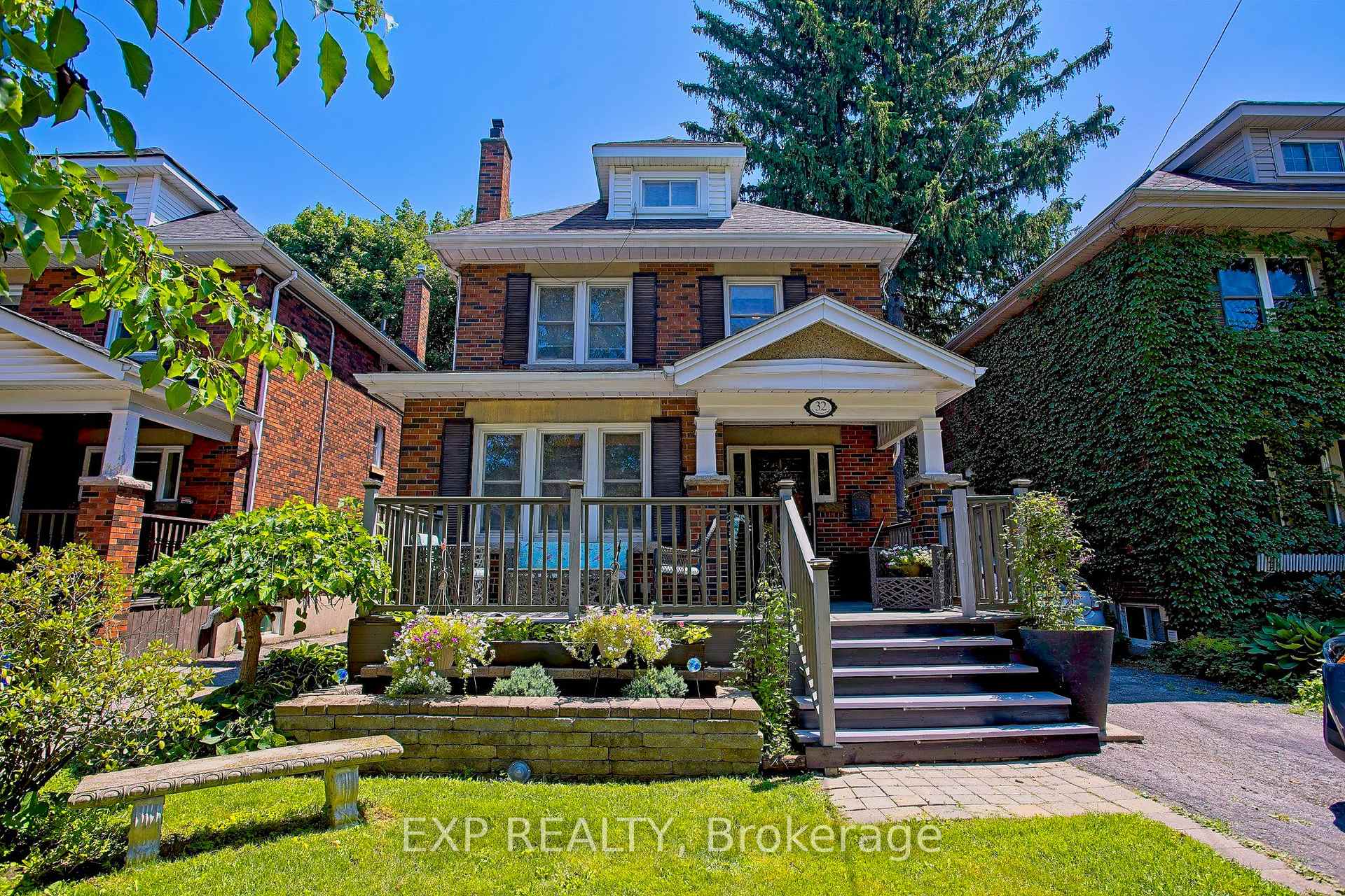 Photo 2 of 32 Dalewood Crescent, Hamilton, Westdale — HOMEH
