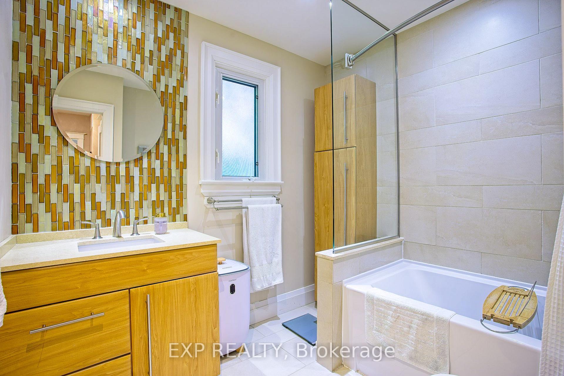 Photo 18 of 32 Dalewood Crescent, Hamilton, Westdale — HOMEH