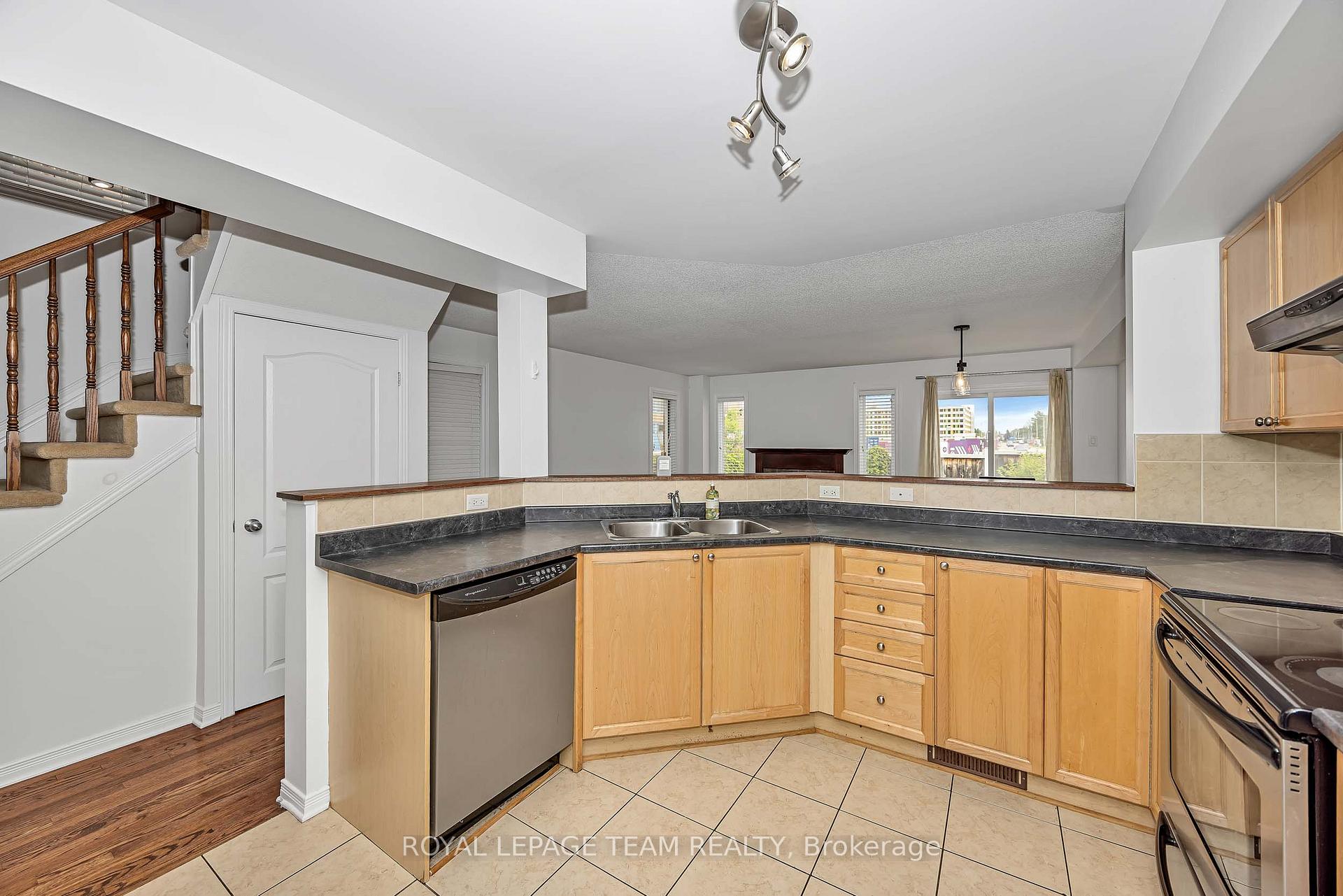 Photo 5 of 323 Freedom Private, Ottawa, Riverview Park — HOMEH