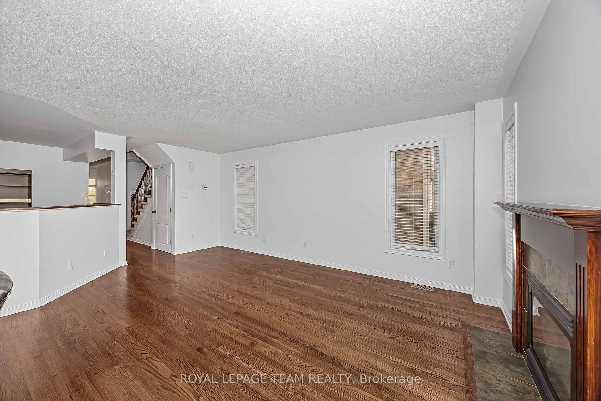 Photo 10 of 323 Freedom Private, Ottawa, Riverview Park — HOMEH