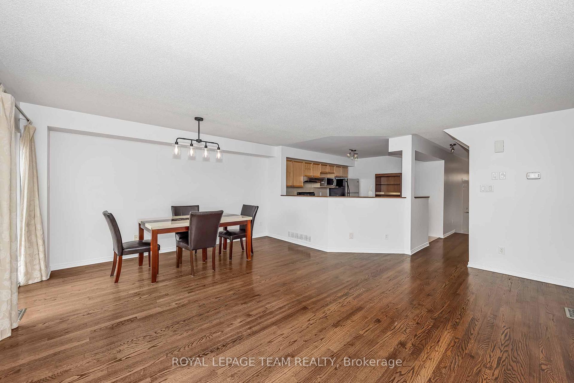 Photo 11 of 323 Freedom Private, Ottawa, Riverview Park — HOMEH