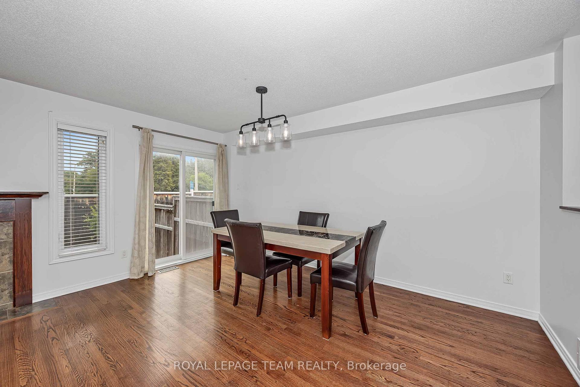 Photo 12 of 323 Freedom Private, Ottawa, Riverview Park — HOMEH