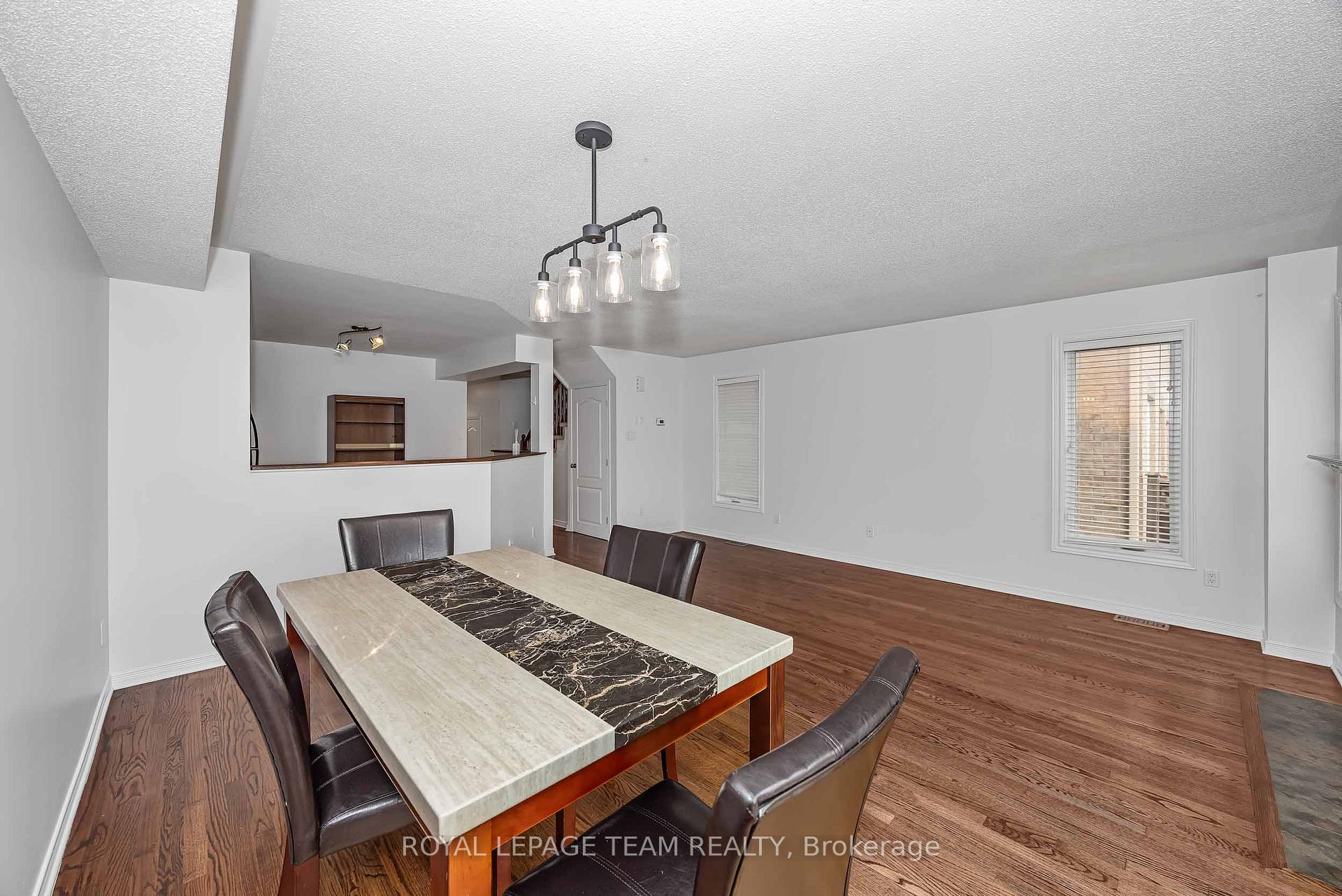 Photo 13 of 323 Freedom Private, Ottawa, Riverview Park — HOMEH