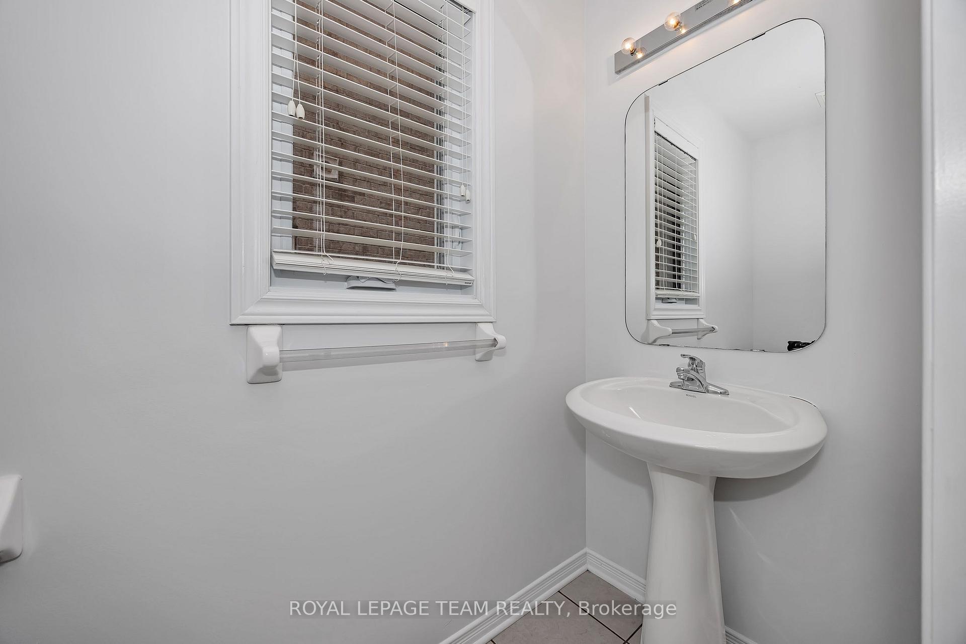 Photo 14 of 323 Freedom Private, Ottawa, Riverview Park — HOMEH