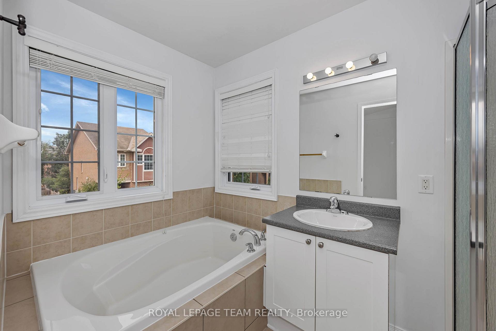 Photo 19 of 323 Freedom Private, Ottawa, Riverview Park — HOMEH