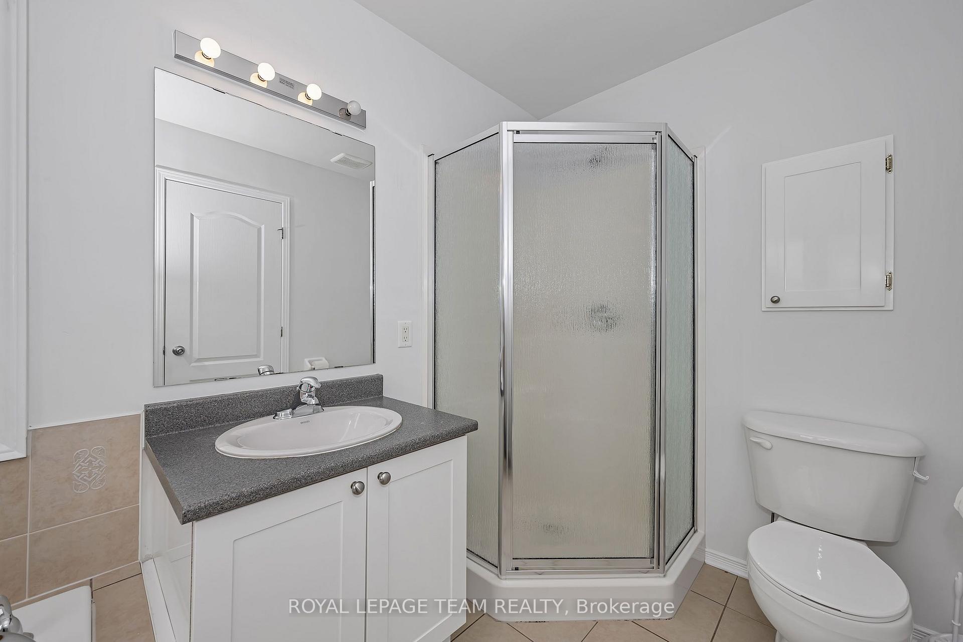 Photo 20 of 323 Freedom Private, Ottawa, Riverview Park — HOMEH