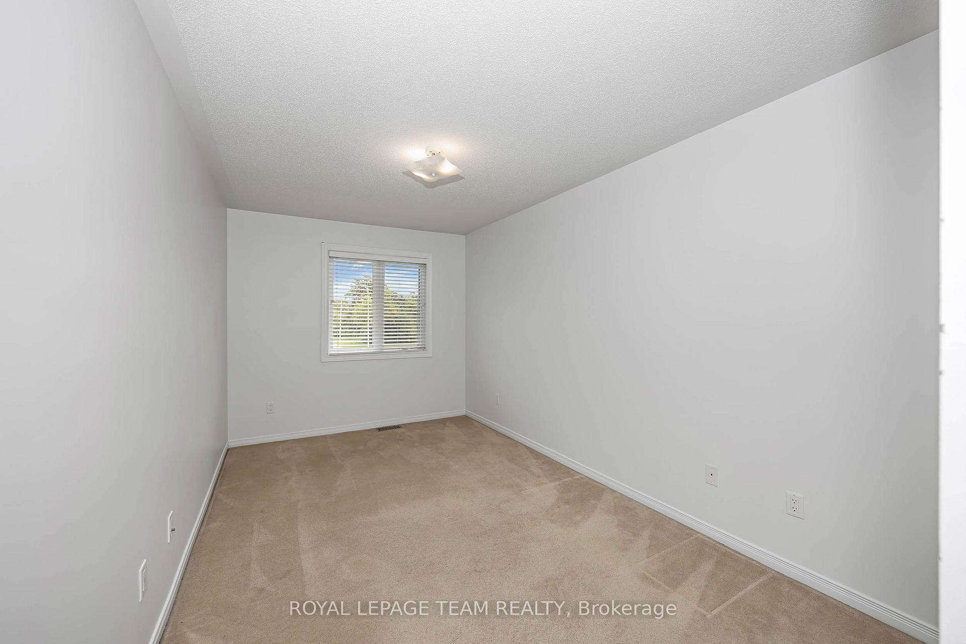 Photo 22 of 323 Freedom Private, Ottawa, Riverview Park — HOMEH