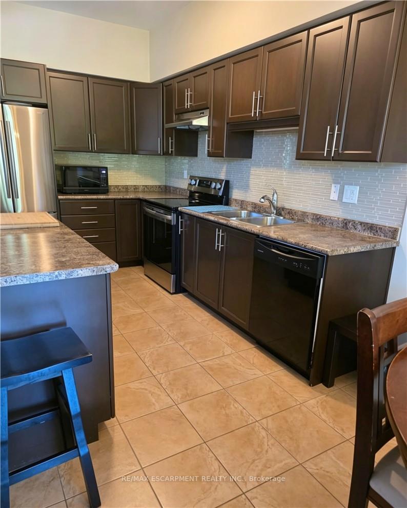 Photo 4 of Unit 9, 6 Chestnut Drive, Grimsby, Grimsby Beach — HOMEH