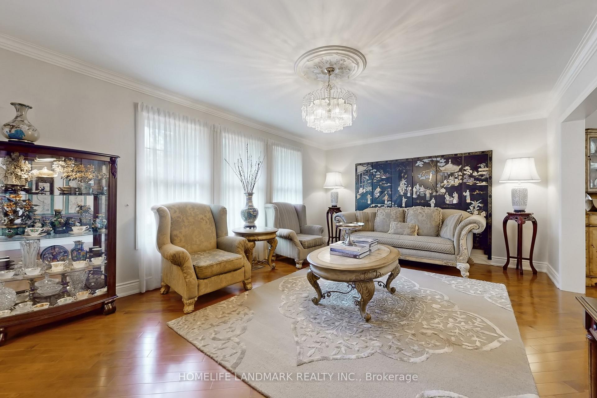 Photo 2 of 8 Prescott Court, Markham, Bayview Glen — HOMEH