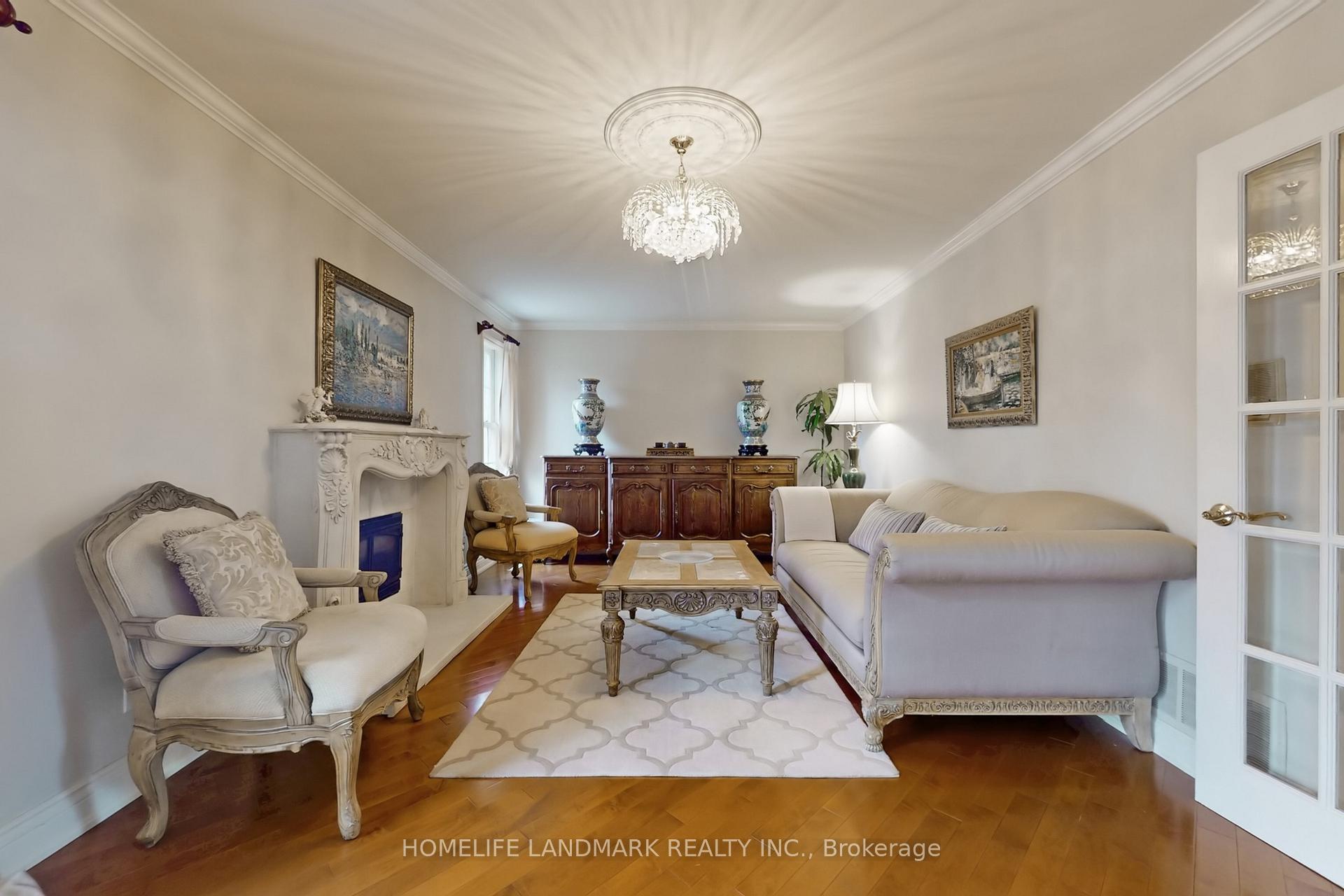 Photo 4 of 8 Prescott Court, Markham, Bayview Glen — HOMEH