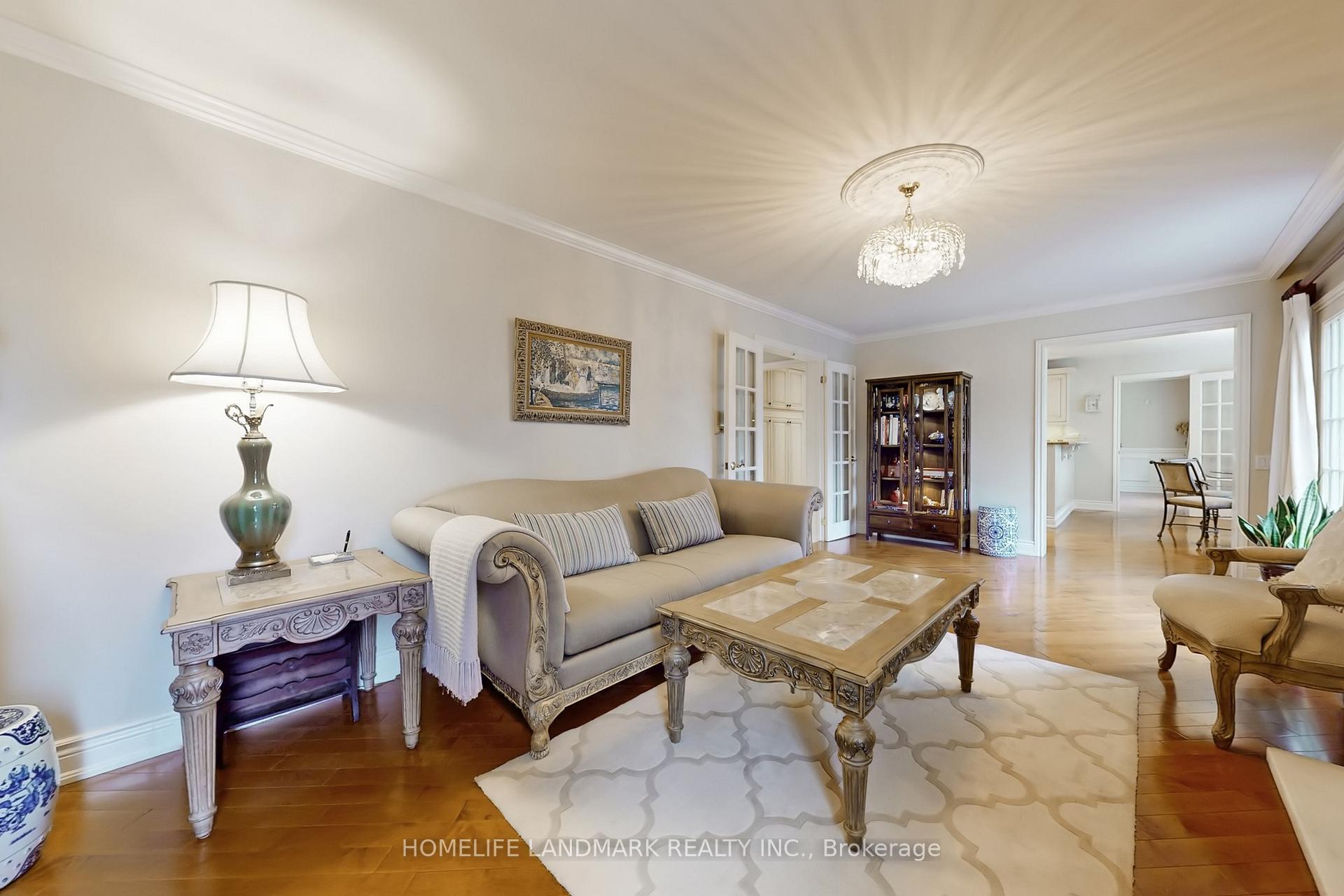 Photo 5 of 8 Prescott Court, Markham, Bayview Glen — HOMEH