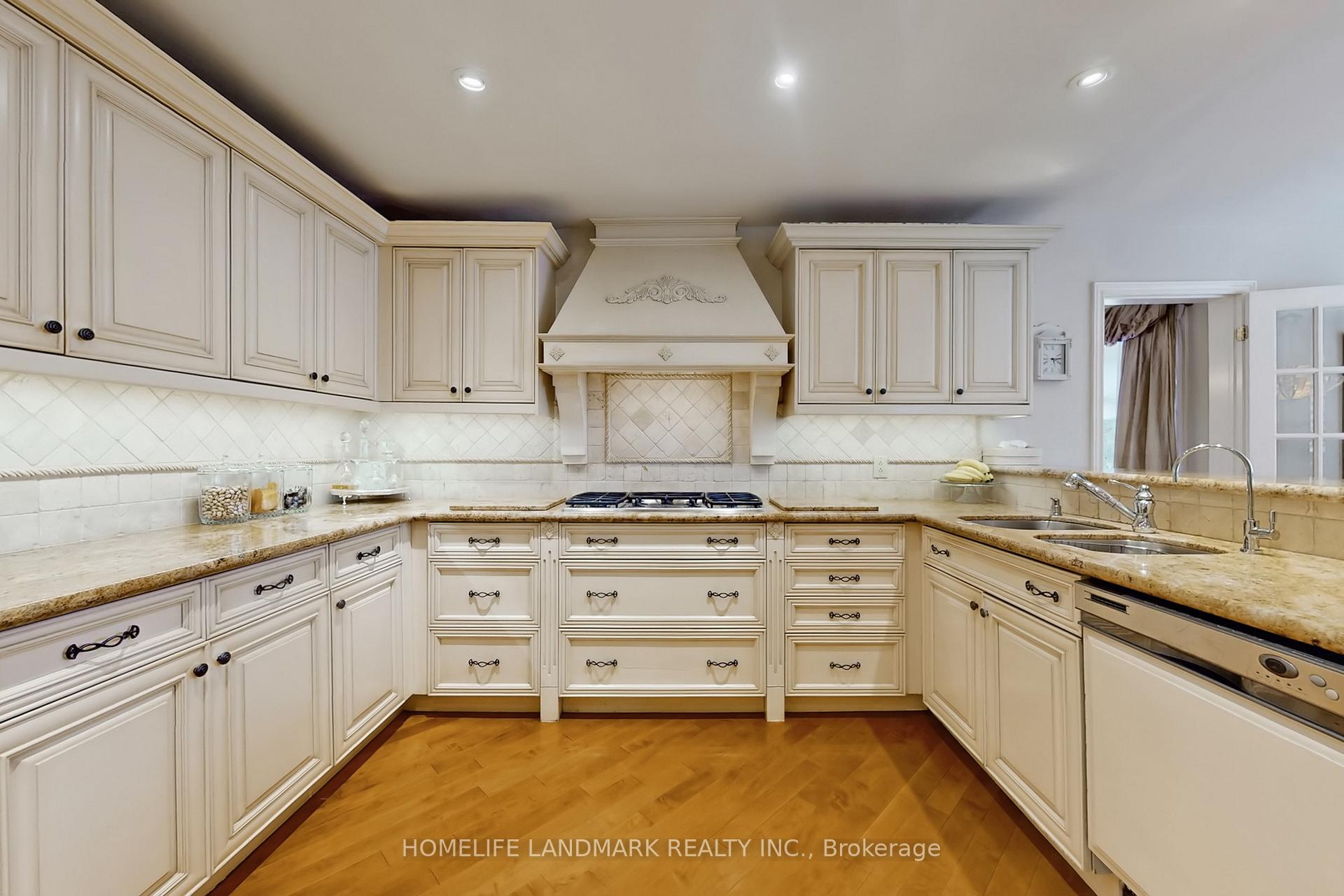 Photo 6 of 8 Prescott Court, Markham, Bayview Glen — HOMEH