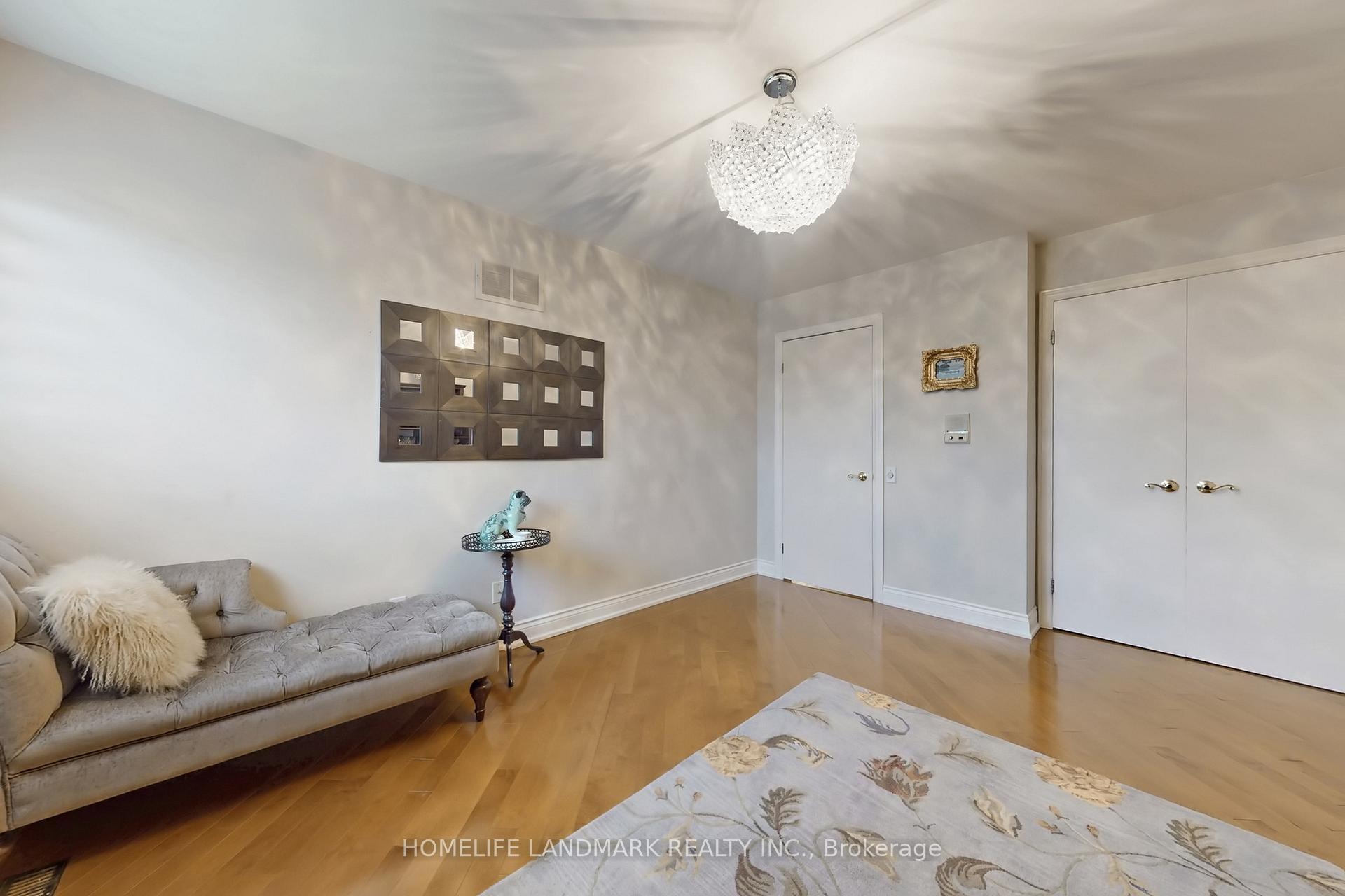 Photo 18 of 8 Prescott Court, Markham, Bayview Glen — HOMEH