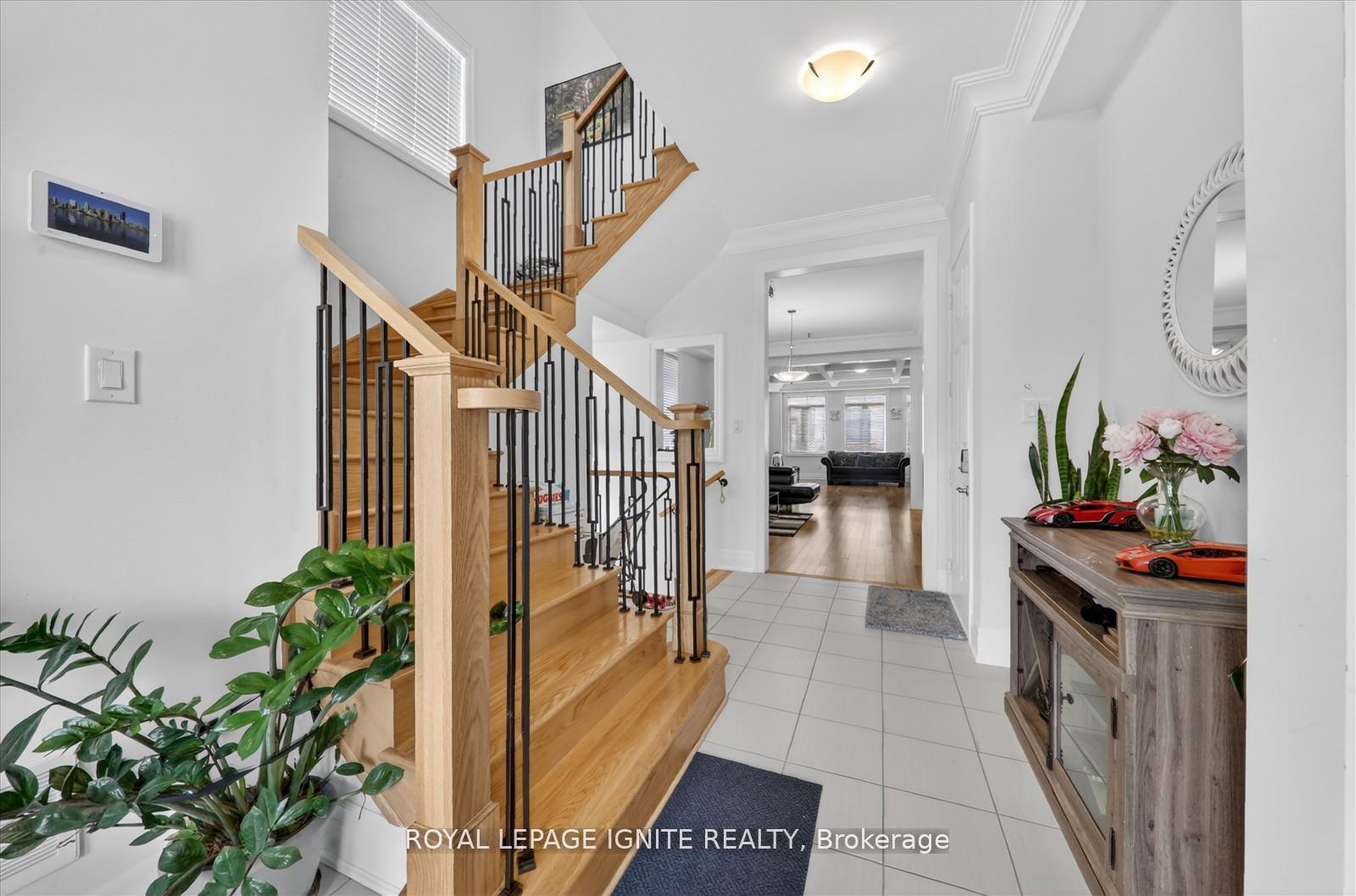 Photo 5 of 12 Nigh Drive, Markham, Middlefield — HOMEH