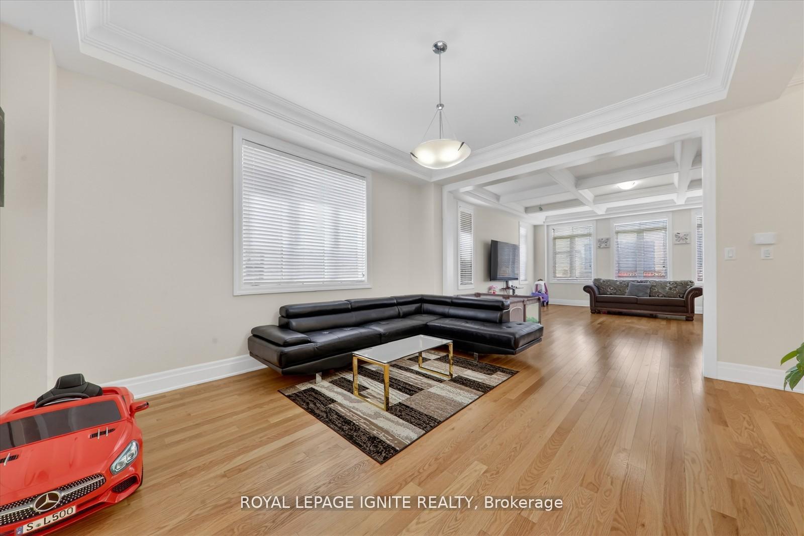 Photo 6 of 12 Nigh Drive, Markham, Middlefield — HOMEH