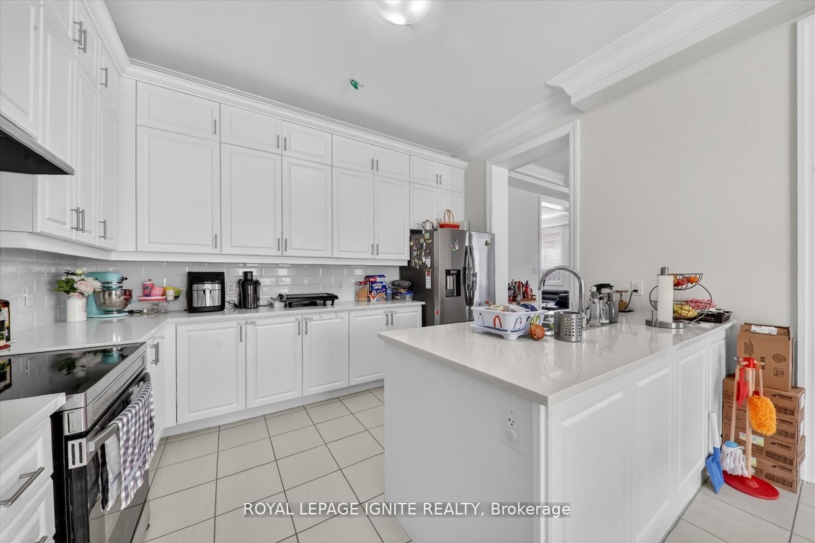 Photo 13 of 12 Nigh Drive, Markham, Middlefield — HOMEH