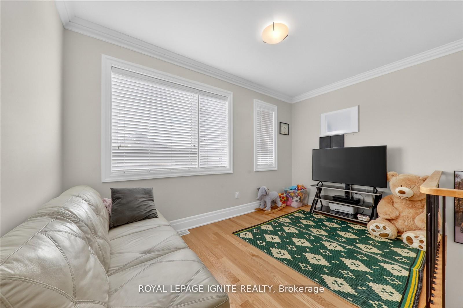 Photo 17 of 12 Nigh Drive, Markham, Middlefield — HOMEH