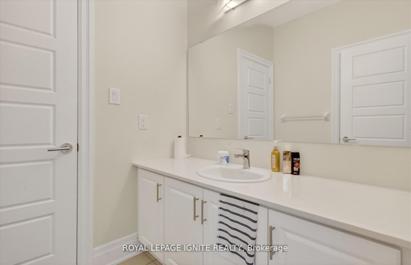 Photo 23 of 12 Nigh Drive, Markham, Middlefield — HOMEH