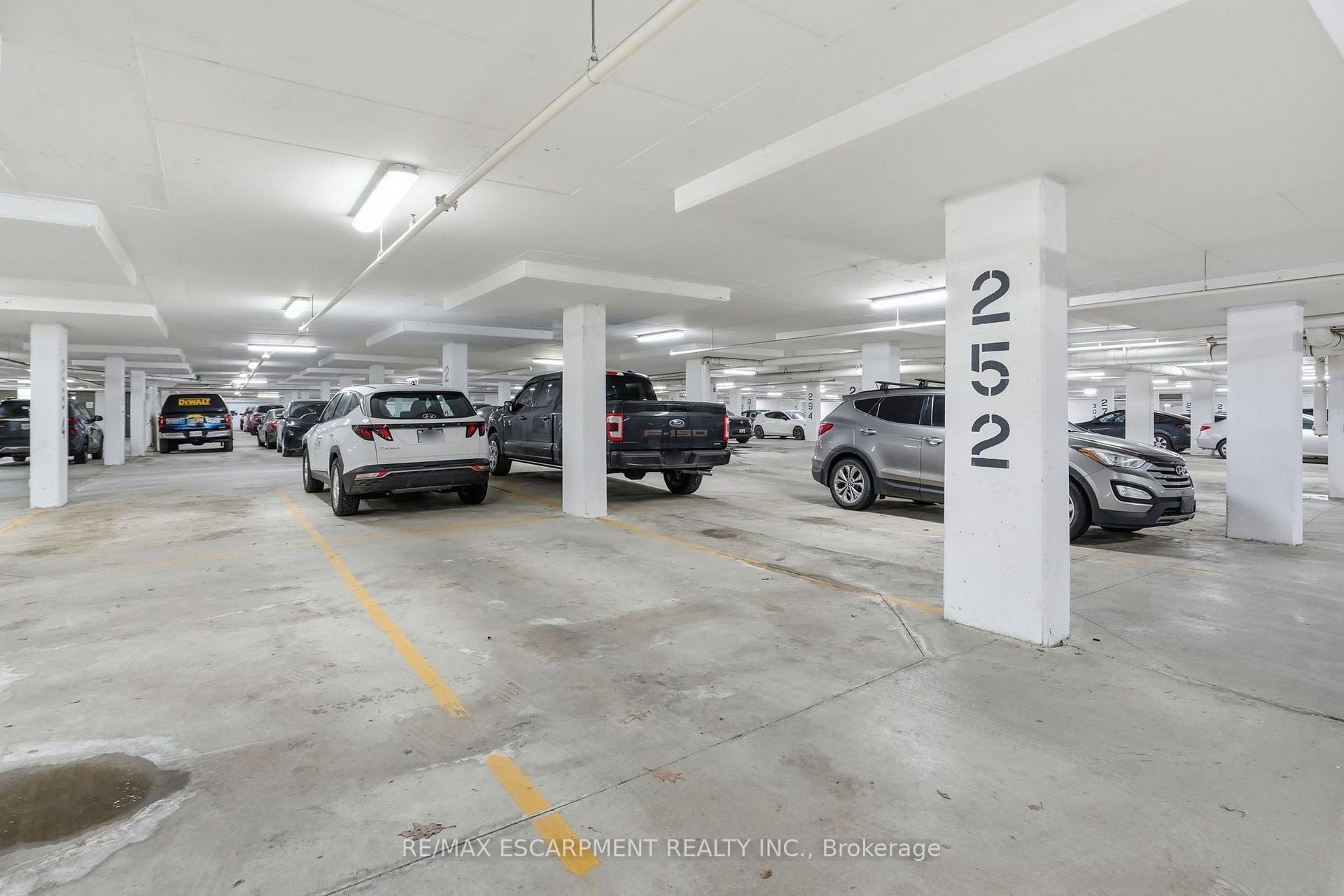 Photo 22 of Unit 102, 125 Shoreview Placeway, Hamilton, Lakeshore — HOMEH